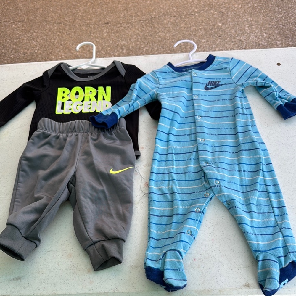 Nike Kids Blue and Navy Striped Footie